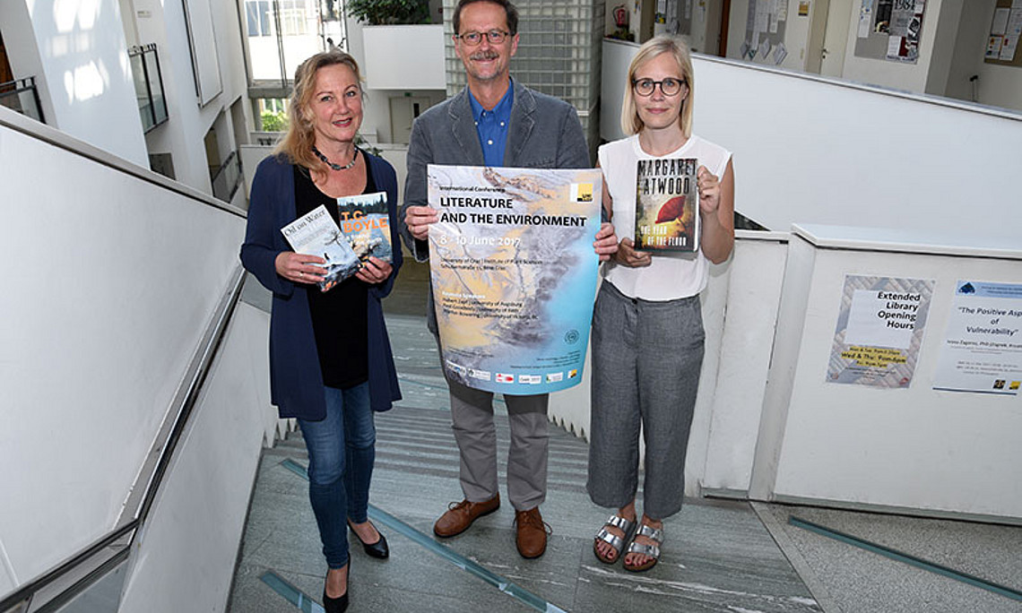Maria und Martin Löschnigg sowie Rebekka Schuh (v.l.). organisieren die Tagung zu Umweltlilteratur. Foto: Uni Graz/Kastrun. 