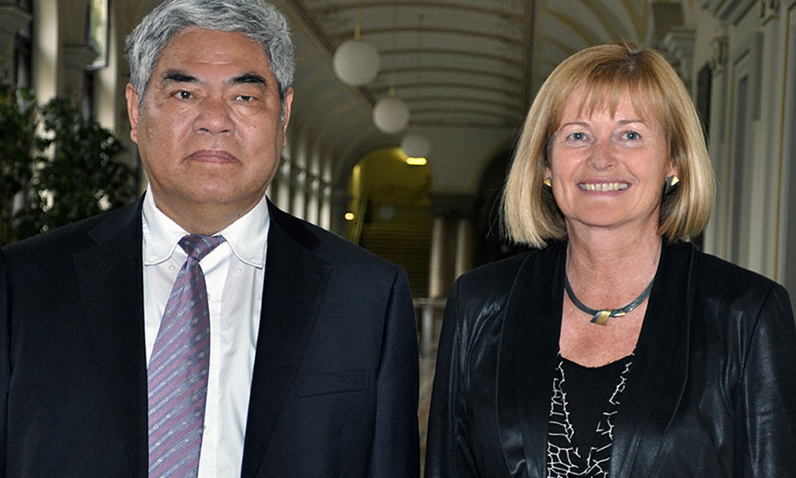 Rektor Hong Yinxing und Rektorin Christa Neuper