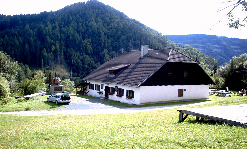 Haus mit Auto davor