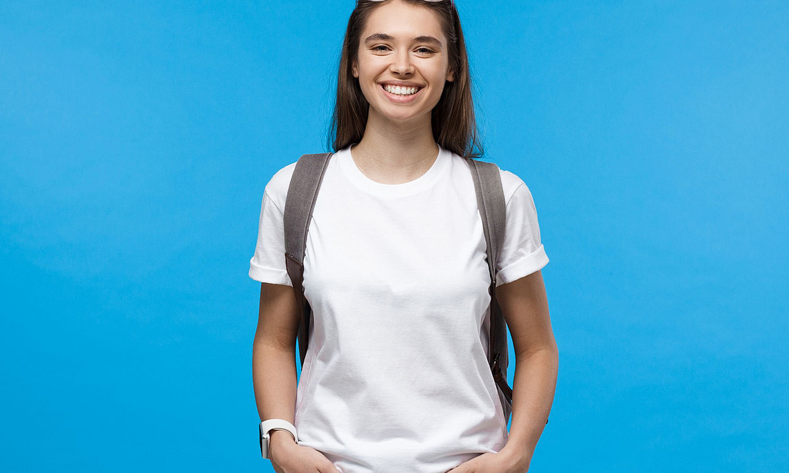 Fröhliche Studentin