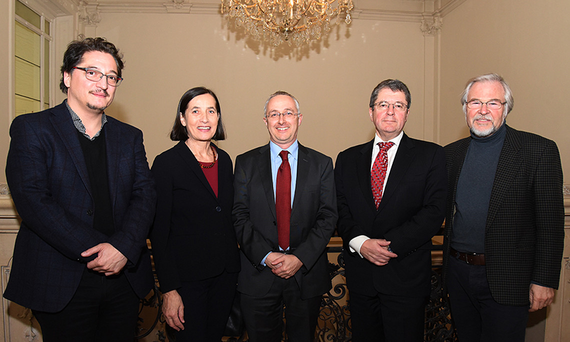 Südosteuropa-Professor Kerem Öktem, UNESCO-Österreich-Generalsekretärin Gabriele Eschig, UNESCO-Professor Gerd Oberleitner, CARA-Direktor Stephen Wordsworth und Uni ETC-Vizedirektor Wolfgang Benedek (v.l.). Foto: Uni Graz/Schweiger. 