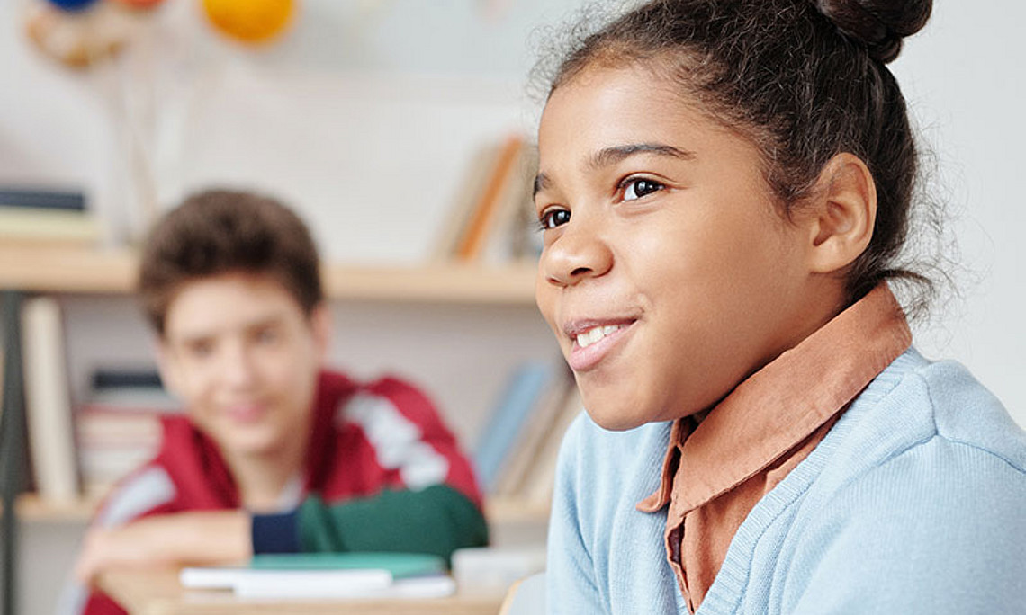 Es muss nicht Deutsch sein: Kinder sollten in der Schule ermutigt werden, die Muttersprache oder andere erlernte Sprachen zu verwenden. Das fördert den Erfolg. Foto: Pexels/Max Fischer
