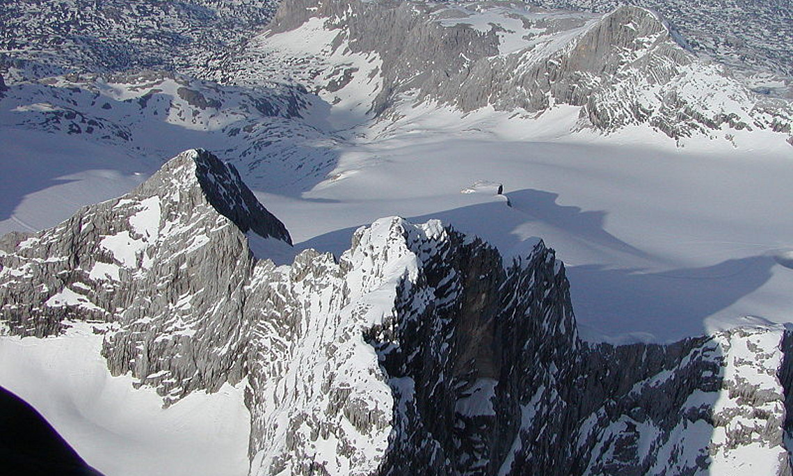 Grazer Geographen erforschen am Dachstein die Ursachen von Felsstürzen. Foto: Ralph Deleja-Hotko/Wikipedia