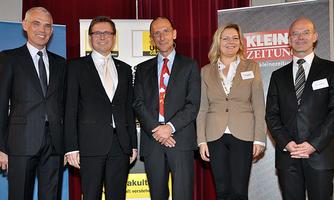 IV-Vizepräsident Stefan Stolitzka, Vizerektor Martin Polaschek, Politikwissenschafter Peter Filzmaier, Politologin und Vortragende Kathrin Stainer-Hämmerle und Medienexperte Peter Plaikner, Moderator des Symposiums (v.l.)
