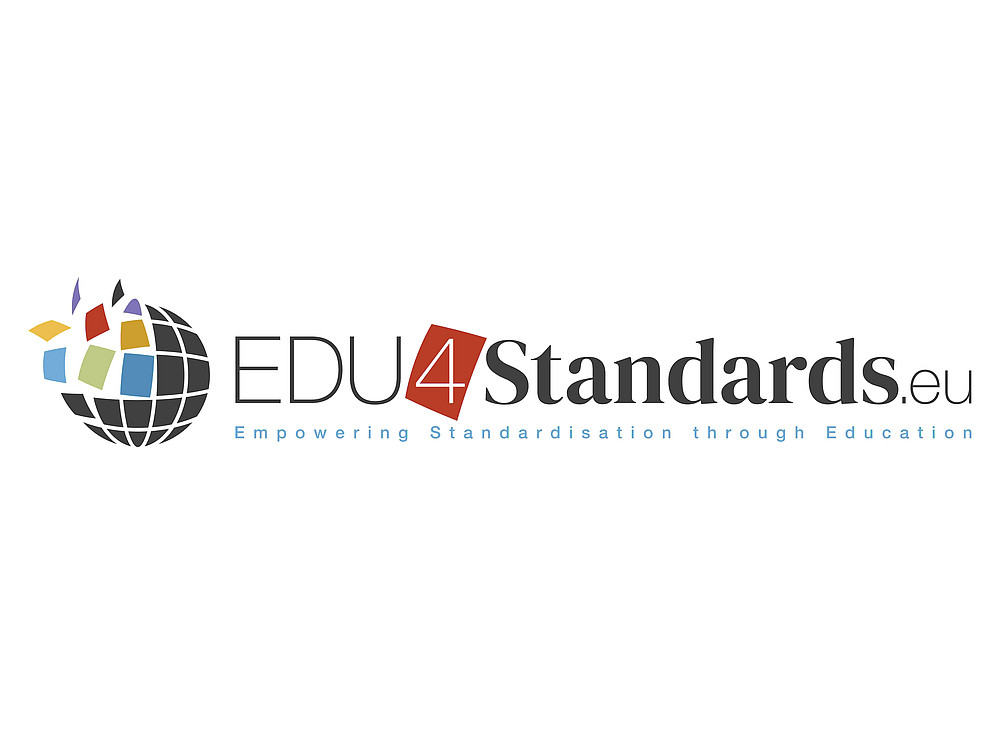 Schriftzug EDU4Standards.eu, Empowering Standardisation through Education, Institut für Rechtswissenschaftliche Grundlagen ©Foto: E4S