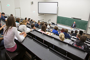 Wird sich Hochschullehre künftig nicht nur auf den Hörsaal beschränken? Massive Open Online Courses - MOOCs - sind Thema eines Symposiums an der Uni Graz. Foto: Uni Graz/Lunghammer