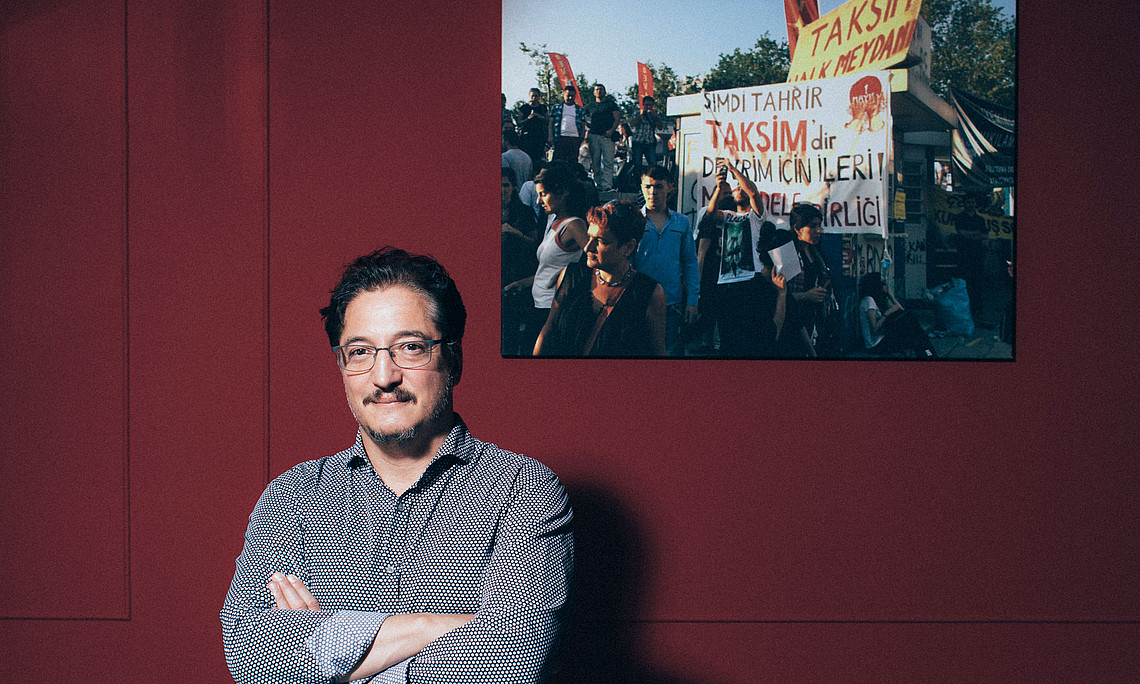 Kerem Öktem erforscht die neuen Lebenswelten jüdischer TürkInnen in der Diaspora. "Seit der Gezi-Bewegung 2013 auf dem Taksim-Platz in Istanbul hat sich viel verändert. Leider auch der wachsende Antisemitismus." Foto: Uni Graz/Kanizaj