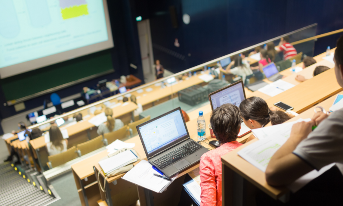Vorlessungssaal mit Studierenden Copyright Kasto CANVA