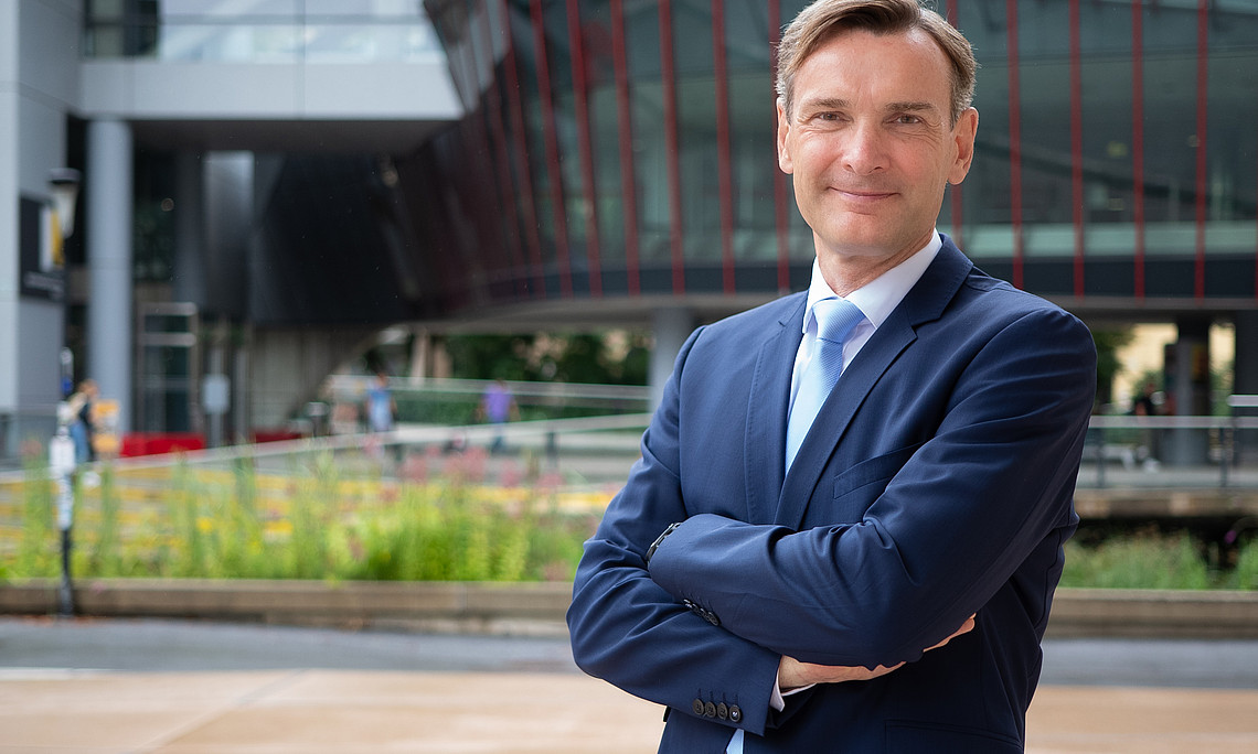 Ulfried Terlitza vor dem RESOWI