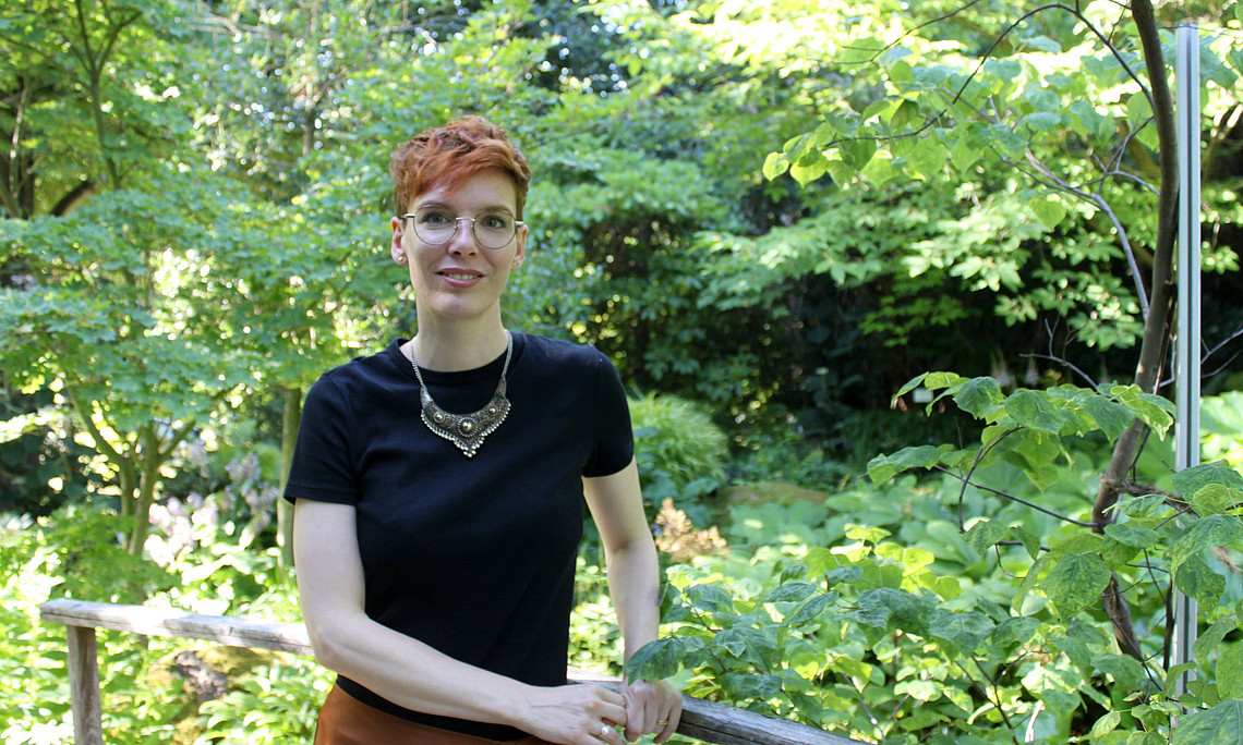 Sarah Bürli im Botanischen Garten der Uni Graz