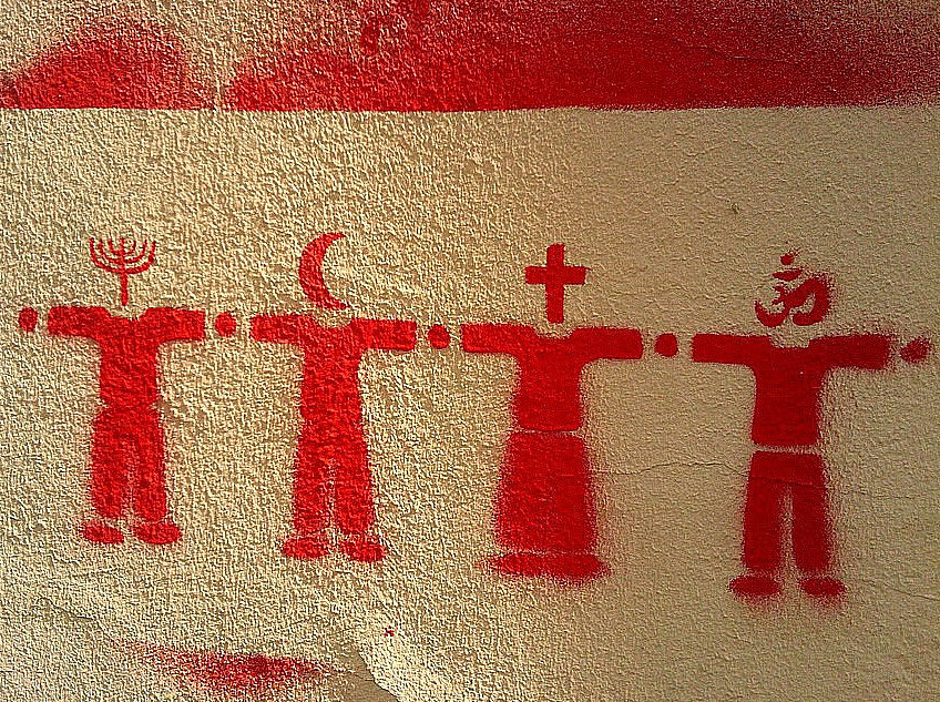 Schablone mit Menschen, die religiiöse Symbole tragen 