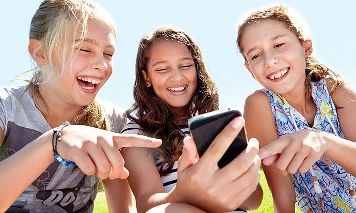 Die Sprache der Jugendlichen und der Einfluss der digitalen Kommunikation werden bei einer großen Konferenz in Graz diskutiert. Foto: PeopleImages/istockphoto.com