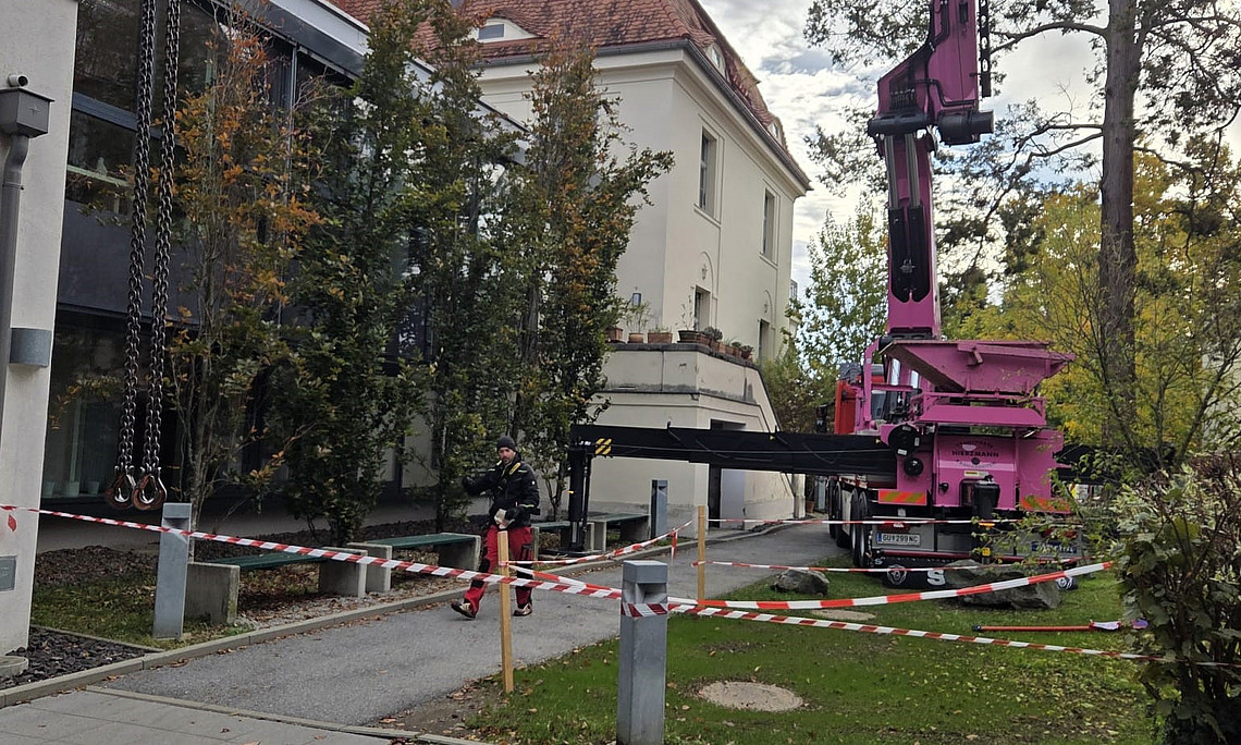 Kranarbeiten Fassade uzt 20 oktober 2025