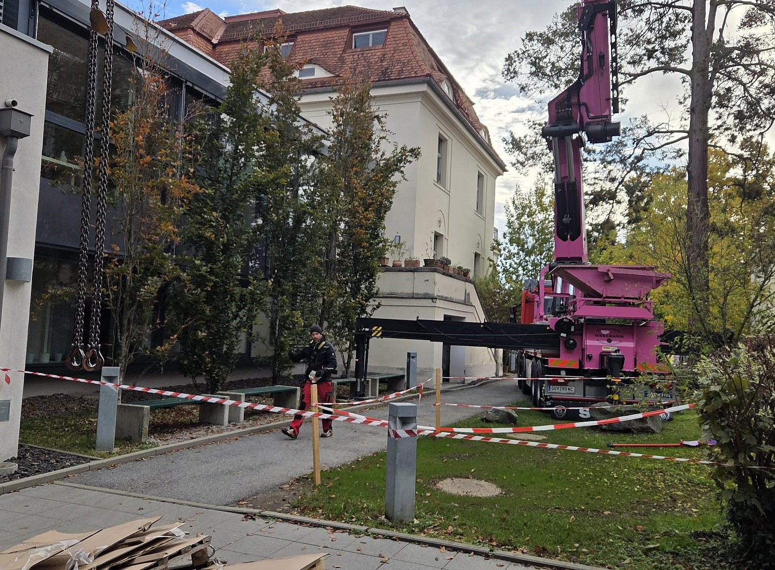 Kranarbeiten Fassade uzt 20 oktober 2025 