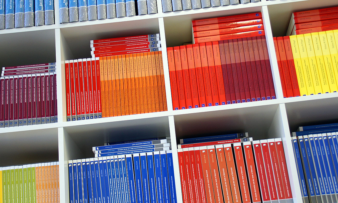 Bücherregal, Bibliothek, bunt
