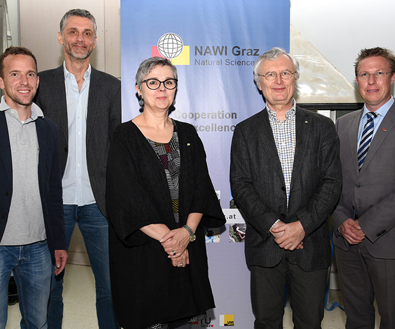 Eröffneten die neue NAWI Graz Core Facility: Uni-Graz-Physiker Martin Sterrer und Joachim Krenn, Uni-Graz-Vizerektorin Renate Dworczak, TU-Graz-Physiker Wolfgang Ernst sowie TU-Graz-Vizerektor und Dekan Detlef Heck (v.l.) Fotos: Uni Graz/Schweiger 