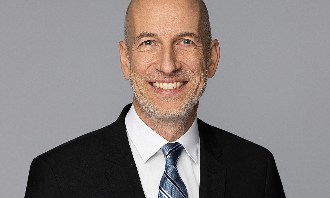 Portraitbild von Univ.-Prof. Martin Kocher, Gouverneur der OeNB