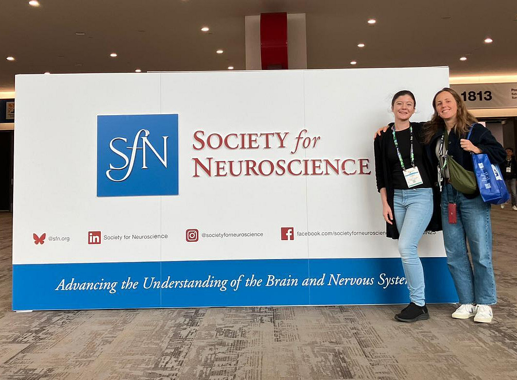 Carmen und Natalia auf der SfN Konferenz 