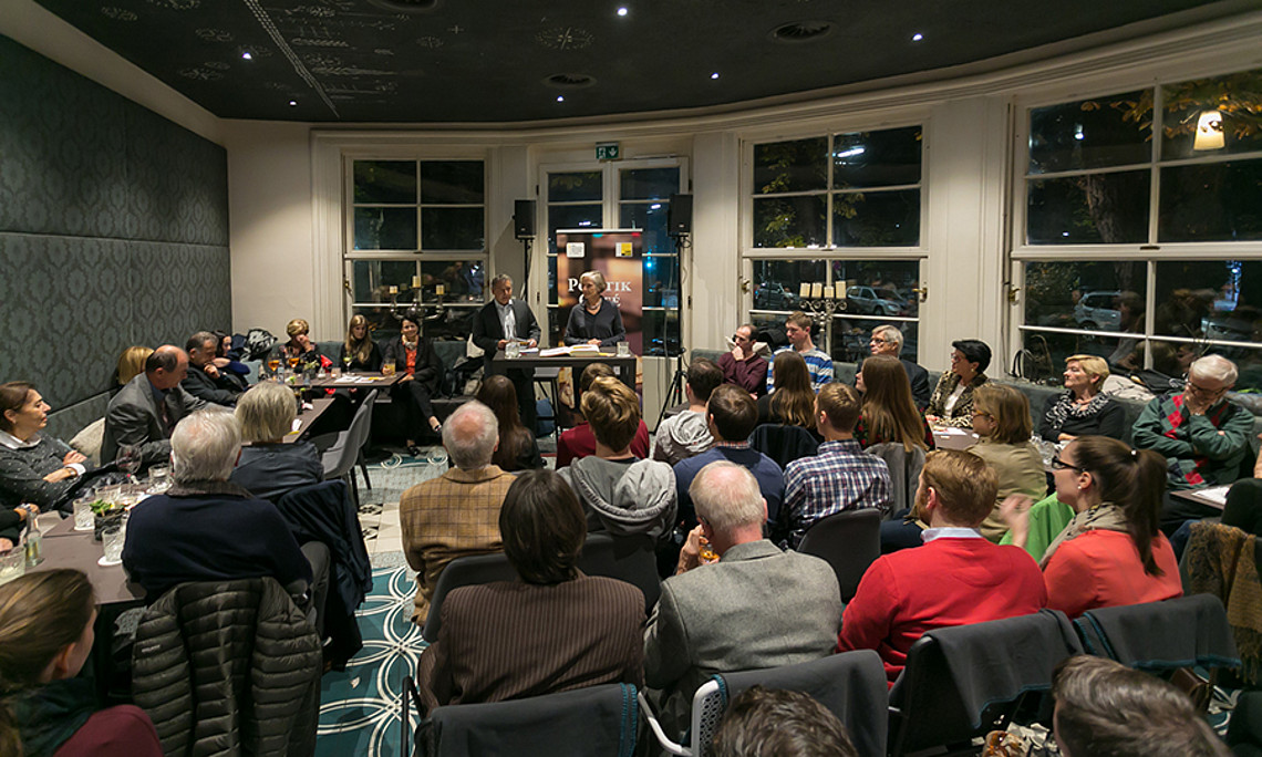 Am 25. November ist das Cafè Promenade wieder Schauplatz des Politik Cafés. Zu Gast: Ilse-Maria Vrabl-Sanda, Leiterin der Wirtschafts- und Korruptionsstaatsanwaltschaft Foto: Uni Graz/Wolf