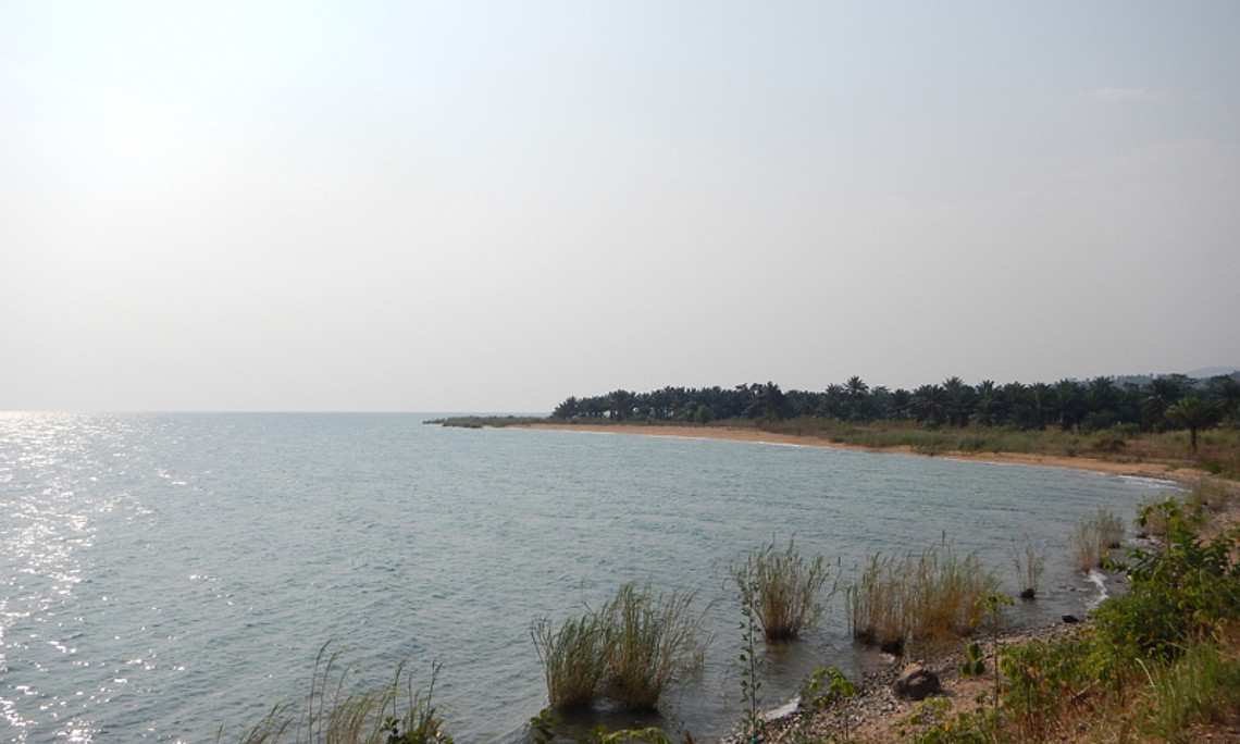Das Forschungsgebiet des internationalen Teams ist der Tanganjikasee in Ostafrika. Der Tiefwasser-See ist der zweitgrößte und zweitälteste der Welt und verfügt über einen enormen Reichtum an unterschiedliche Fischarten. Foto: Koblmüller