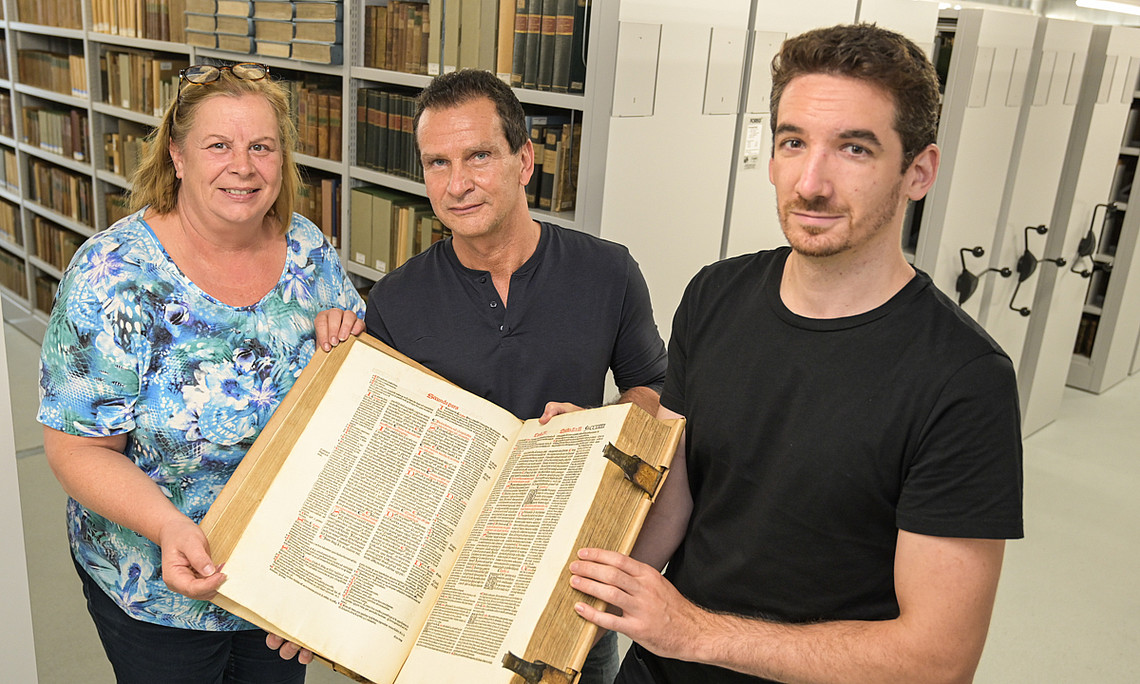 Ute Bergner, Karl Lenger und Lukas Pletz (v.l.) waren mit ihren KollegInnen die vergangenen Wochen mit dem Siedeln der Bestände beschäftigt. Fotos: Uni Graz/Tzivanopoulos