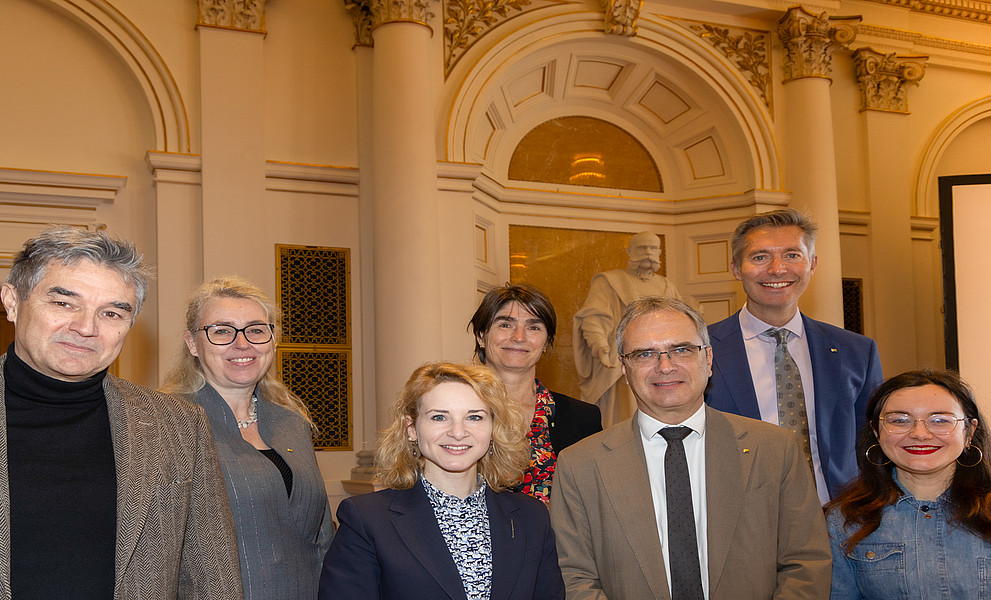 Gruppenbild vom Besuch der Ministerin in der Aula der Uni Graz
