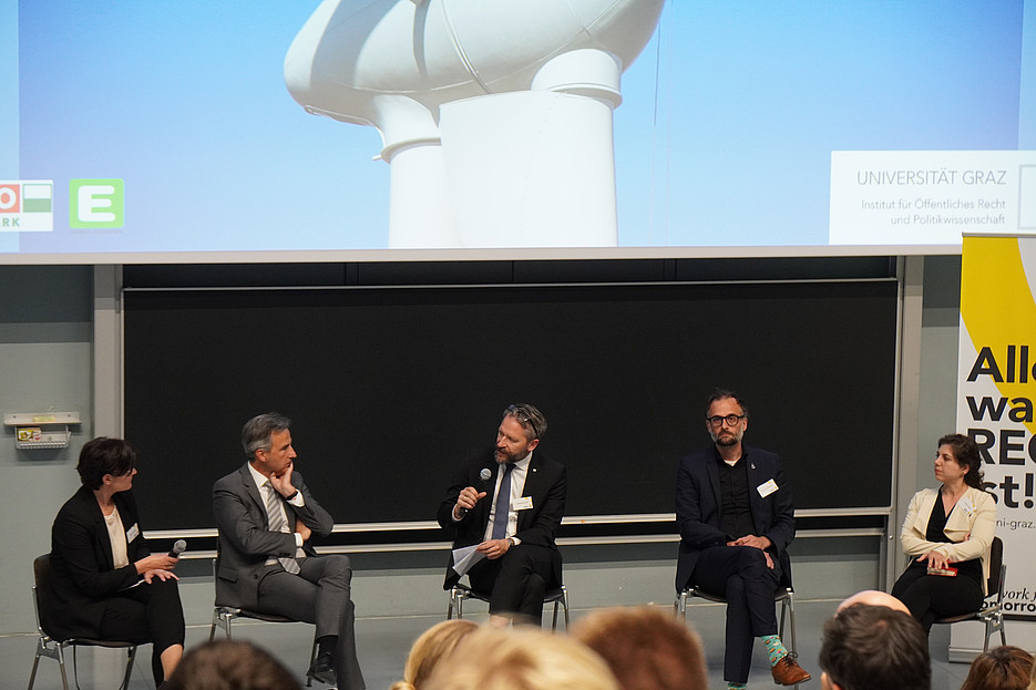 Teilnehmer:innen der Podiumsdiskussion ©Theresa Zwach