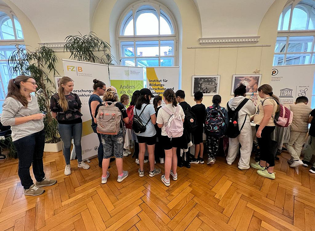 Viele interessierte Schüler:innen besuchten den Infostand des FZIB bei der Woche der Inklusion Foto: Copyright FZIB ©Copyright FZIB