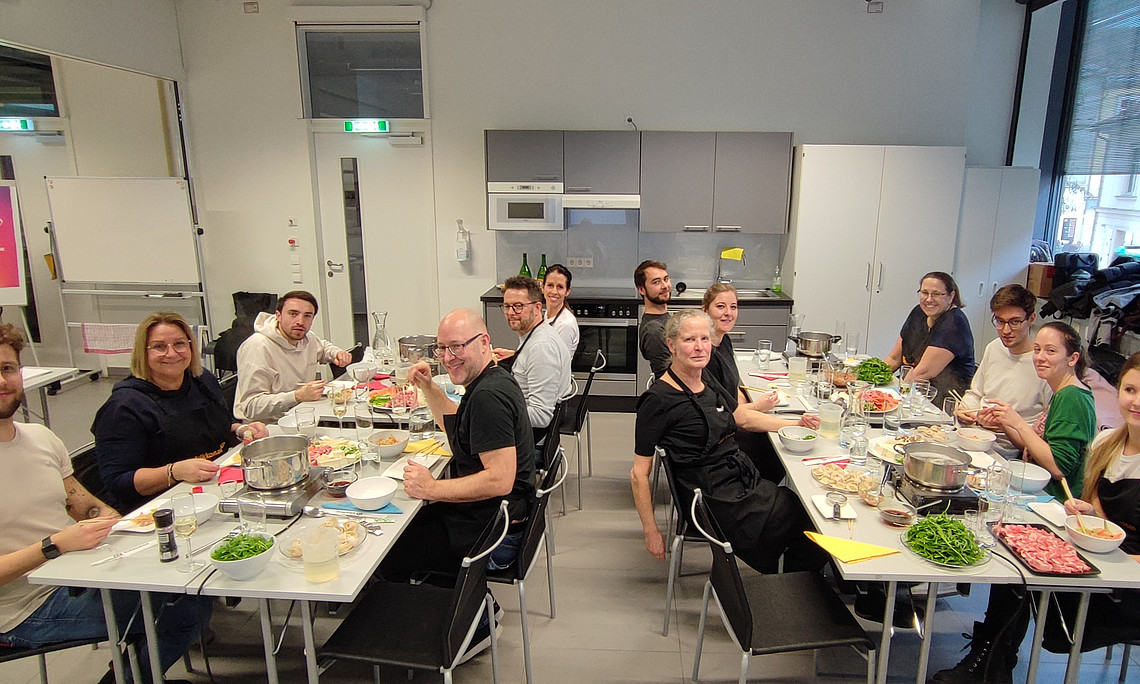 Gruppenfoto aus dem Teambuilding-Kurs der Wirtschaftspädagogik