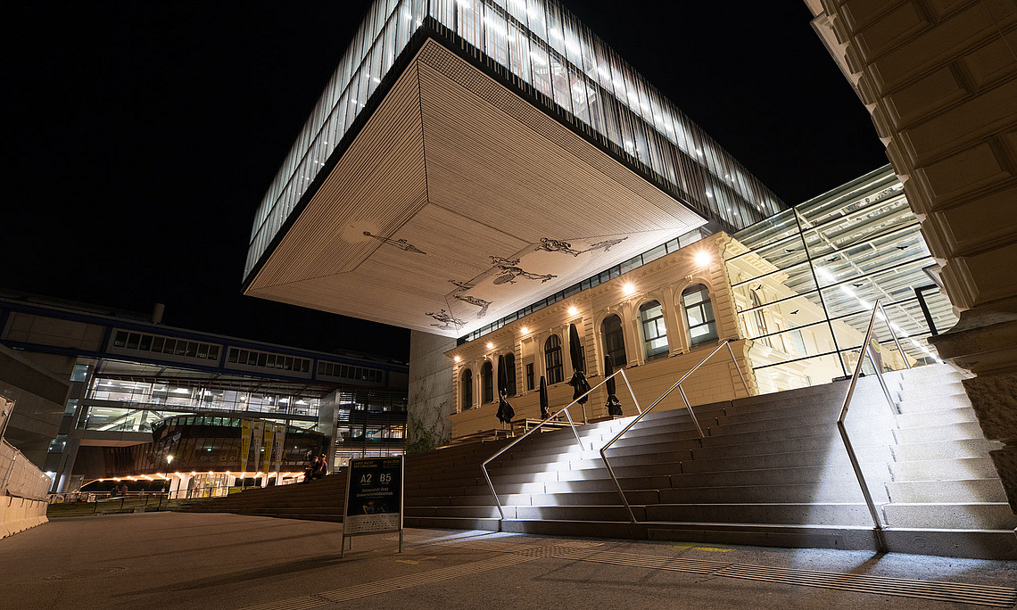Night view of the entrance to the University Library