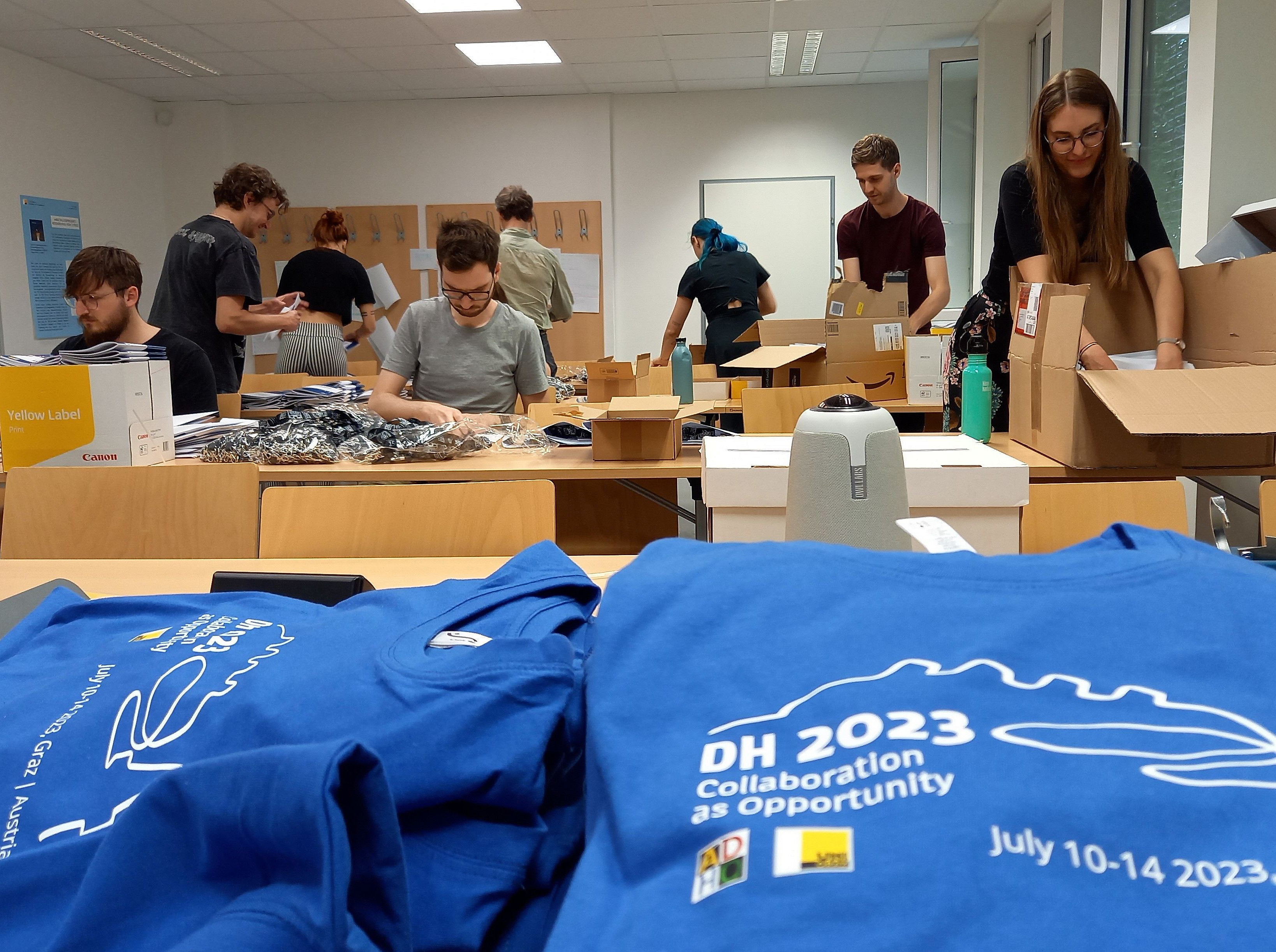 Das Team bei der Vorbereitung des Digital Humanities Congress 2023 