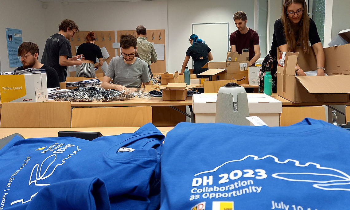 Das Team bei der Vorbereitung des Digital Humanities Congress 2023