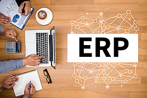 In den neuen E-Learning-Universitätskursen "ERP Key-User" und "ERP Professional" lernt man zeit- und ortsunabhängig, wie man kompetent mit betriebswirtschaftlichen Softwarelösungen zur Steuerung von Geschäftsprozessen arbeitet. Foto: Adobe Stock/adiruch na chiangmai. 