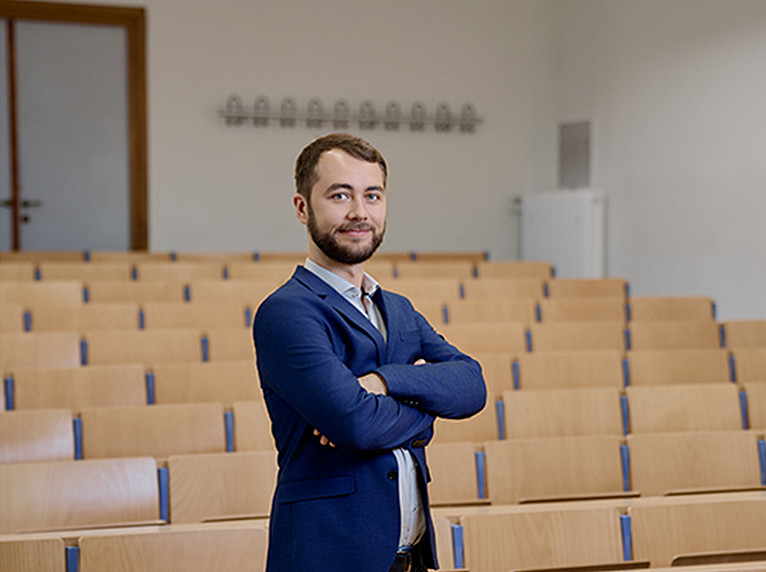 Universitätsassistent im Hörsaal 
