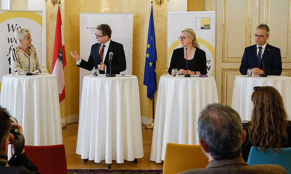 NR-Abgeordnete Hamann, Minister Polaschek, Rektor Riedler und Vize-Rektorin Walter-Laager (v. l.) präsentierten „Elementar Plus“ Foto: Regina Aigner / BKA