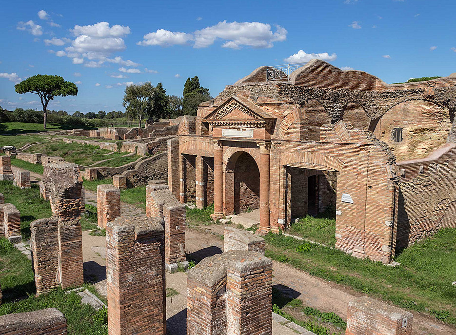 Gebäude in Ostia antica ©(C) Yury Golubinsky
