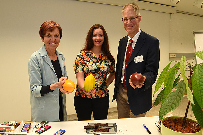 Julia Zotter (Mitte) mit Margit Delefant und Uwe Simon vom Fachdidaktikzentrum. Foto: Uni Graz/Schweiger 