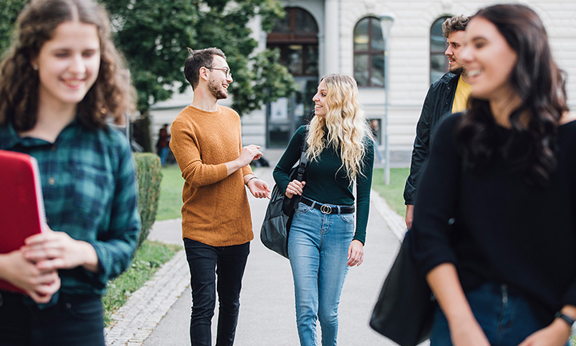 Wie wird in Wien geredet, wie in Graz? Diese Städte und deren sprachlichen Strahlkräfte untersucht ein Forschungsteam der Uni Graz. Einen ersten Einblick in die Ergebnisse gibt es diese Woche im AirCampus zu hören. Foto: Uni Graz/Kanizaj. 