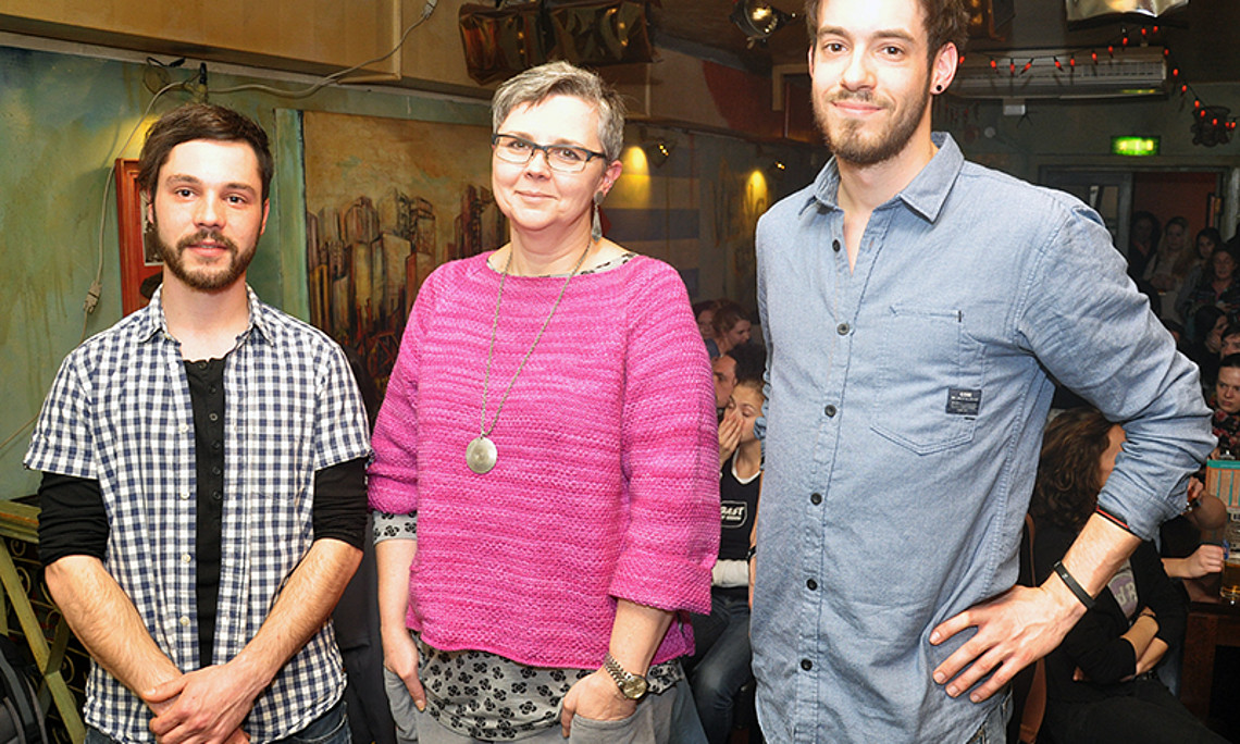 Vorlesung im "Brot & Spiele": Christian Fercher, (l.) und Lukas Grumet begrüßten am 25. März Chemikerin und Vizerektorin Renate Dworczak.
