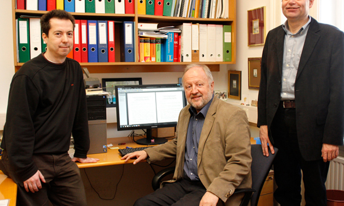 Freuen sich über das erfolgreiche Projekt: Martin Semlitsch (atempo), Helmut Eberhart und Burkhard Pöttler (Institut für Volkskunde)