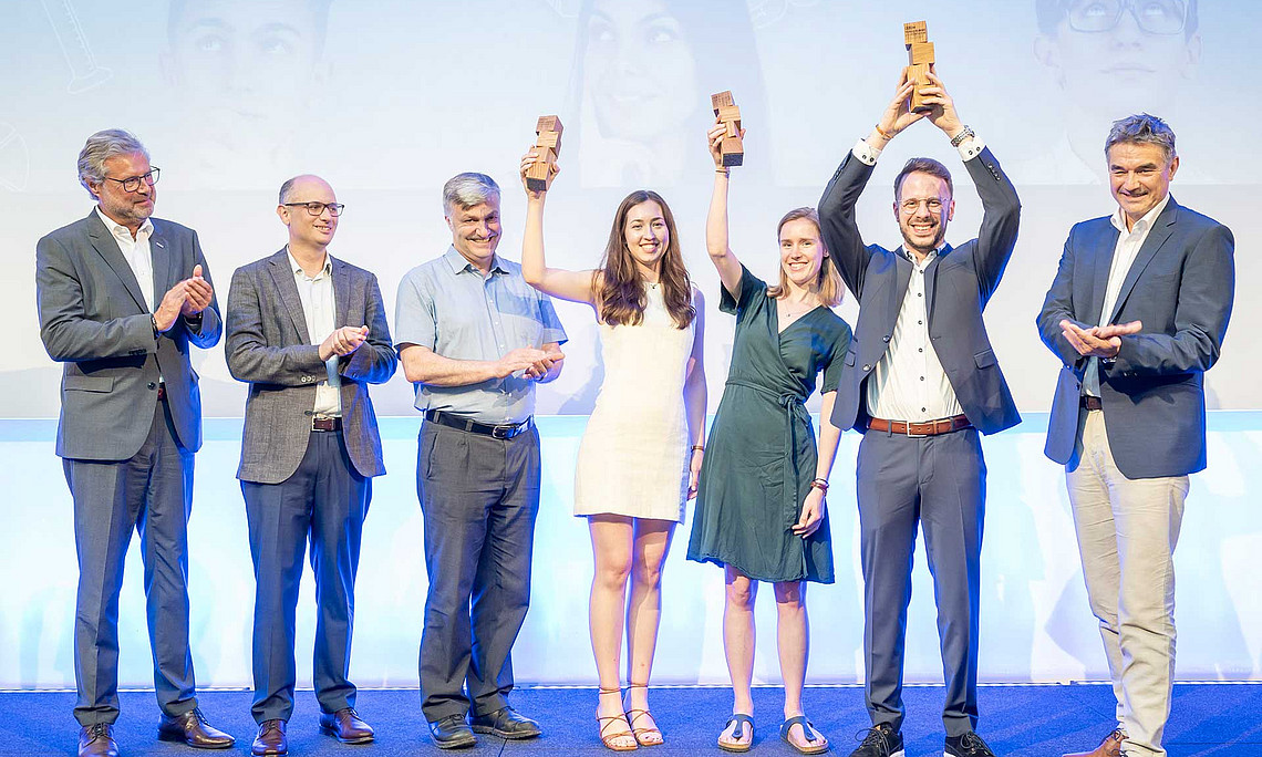 WKO-Steiermark-Direktor Karl-Heinz Dernoscheg, Wirtschaftsinformatiker Jürgen Fleiss, Klima-Ökonom Karl Steininger, Stipendiatin Kathrin Winkler, Stipendiatin Laura Wallenko, Stipendiat Jan Amthauer, Uni-Graz-Vizerektor Joachim Reidl.