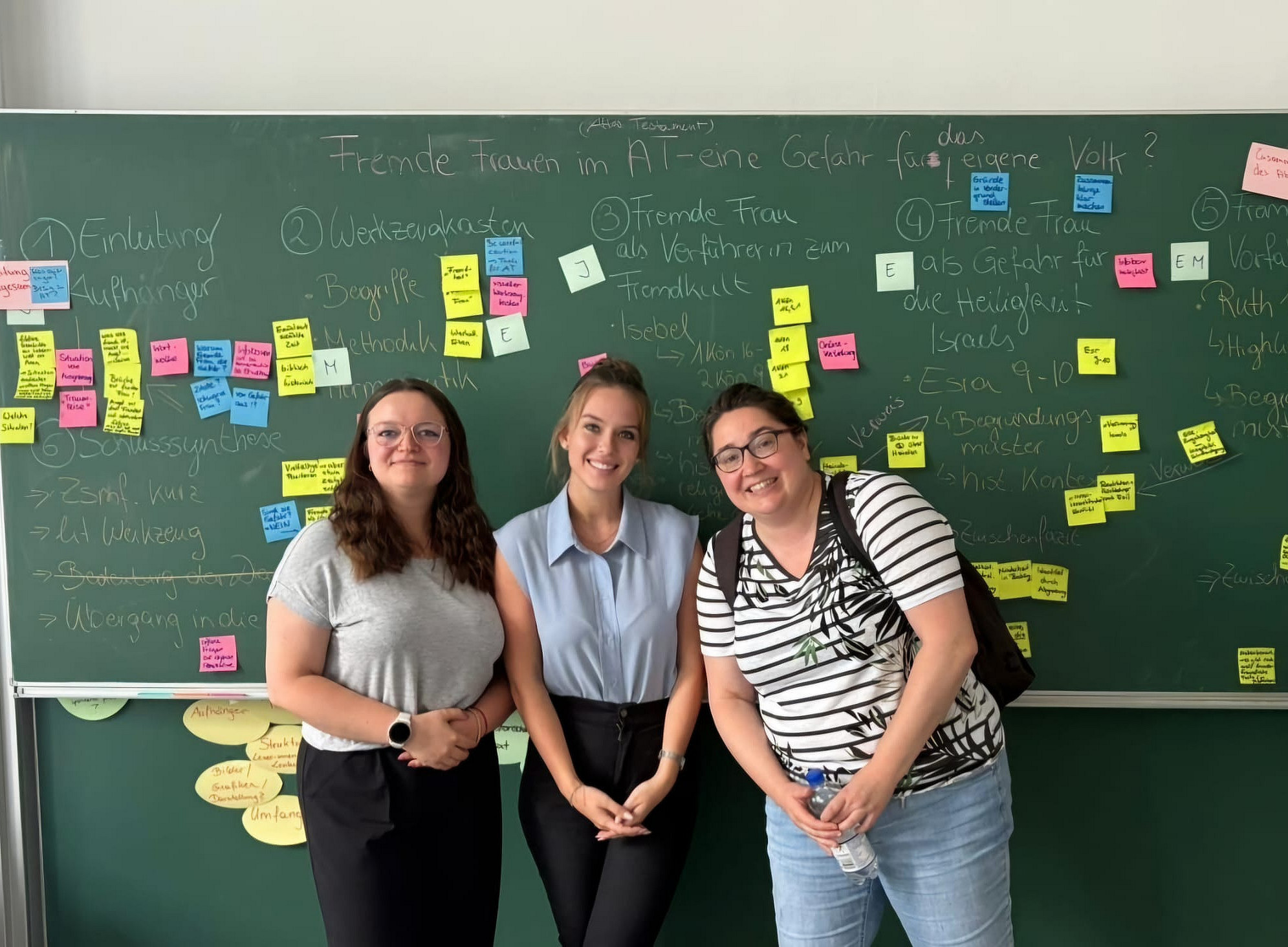Foto von Mag. theol. Natalie Klimenko, Marlene Senarclens de Grancy, BA und Dr. Prof. Katharina Pyschny in Erlangen ©Marlene Senarclens de Grancy