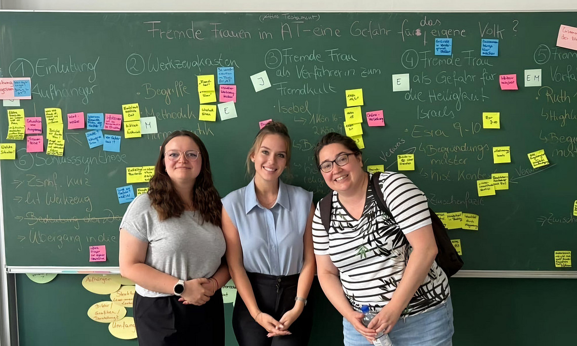 Foto von Mag. theol. Natalie Klimenko, Marlene Senarclens de Grancy, BA und Dr. Prof. Katharina Pyschny in Erlangen