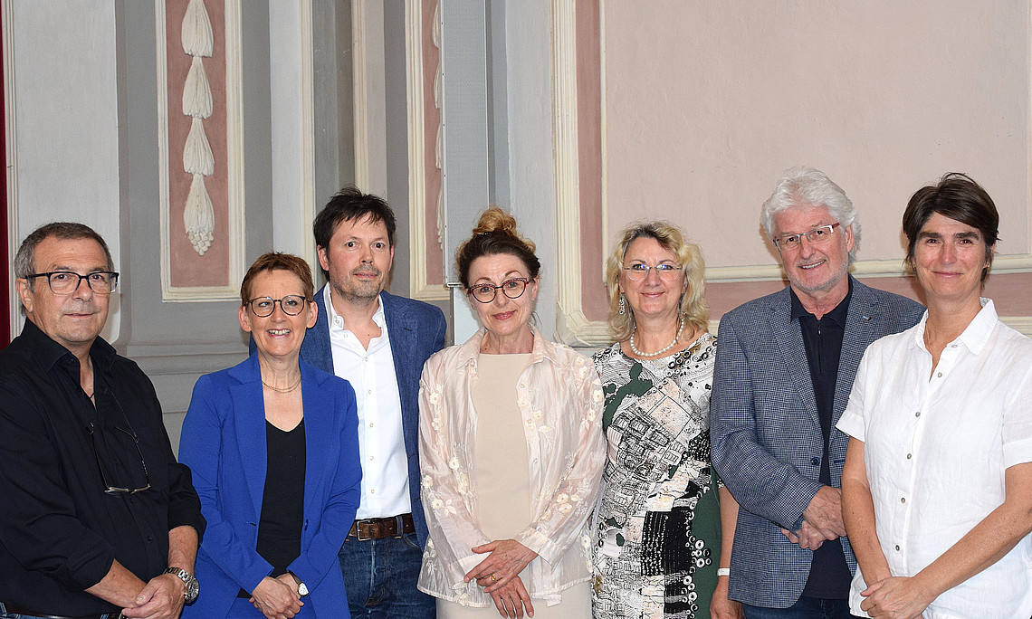 Gruppenfoto mit Rektorat, Dekanat und Professor:innen