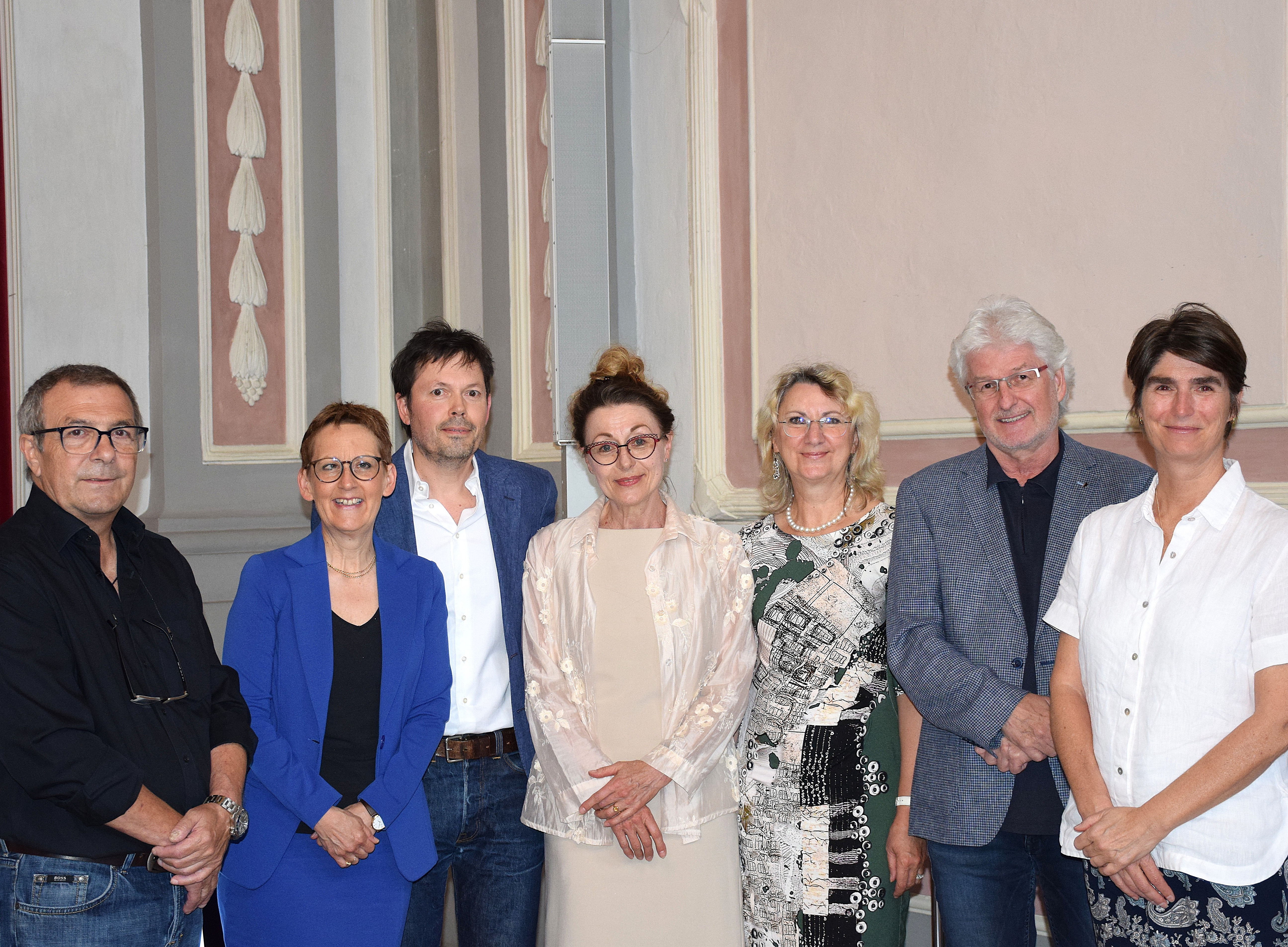 Gruppenfoto mit Rektorat, Dekanat und Professor:innen ©Ulrike Freitag, Uni Graz