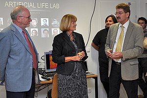 Dekan Karl Crailsheim, Rektorin Christa Neuper und Vizerektor Peter Scherrer eröffneten das Labor.