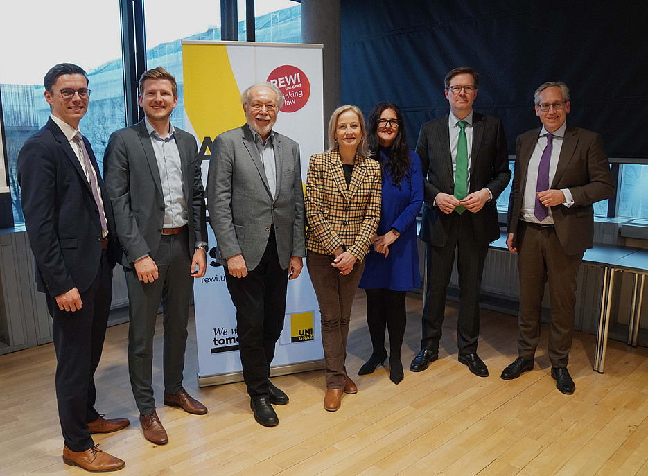 Gruppenbild der Vortragenden und Veranstalter*innen ©Uni Graz/Schwarz