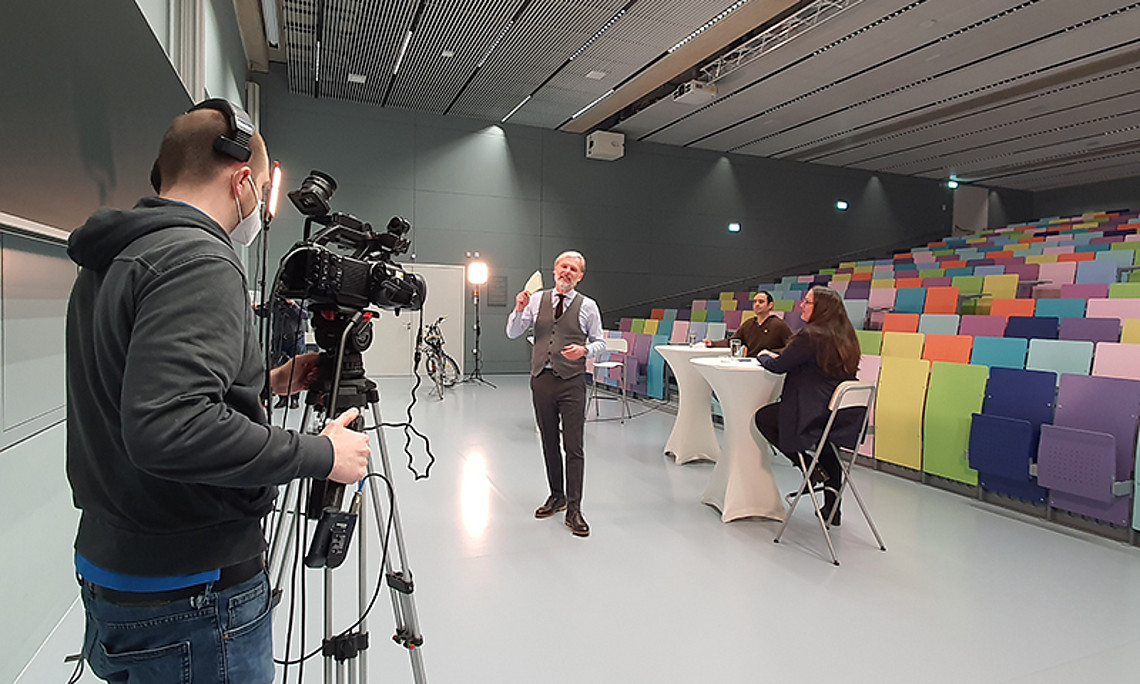 Unter der Moderation von Helmut Jungwirth diskutierten Biochemiker Didac Carmona-Gutierrez und Kulturwissenschafterin Ulla Kriebernegg über Altern und das Alter. Foto: KK. 