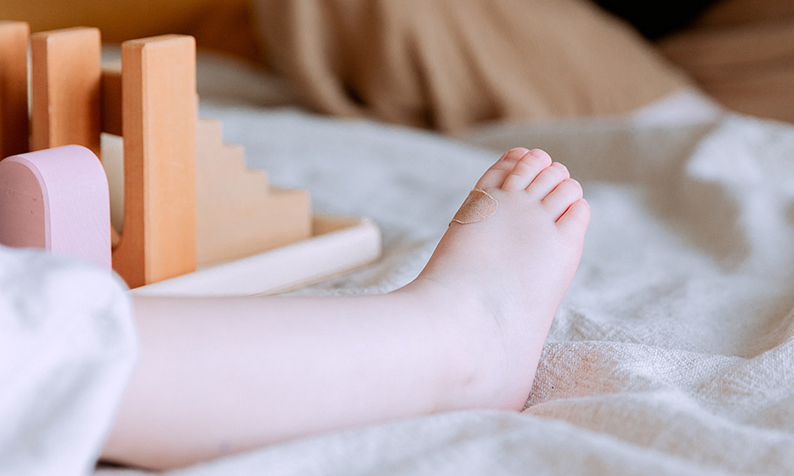 Dehnen wird als Therapie bei Kindern mit Zerebralparese eingesetzt. Foto: Tatiana Syrikova - Pexels