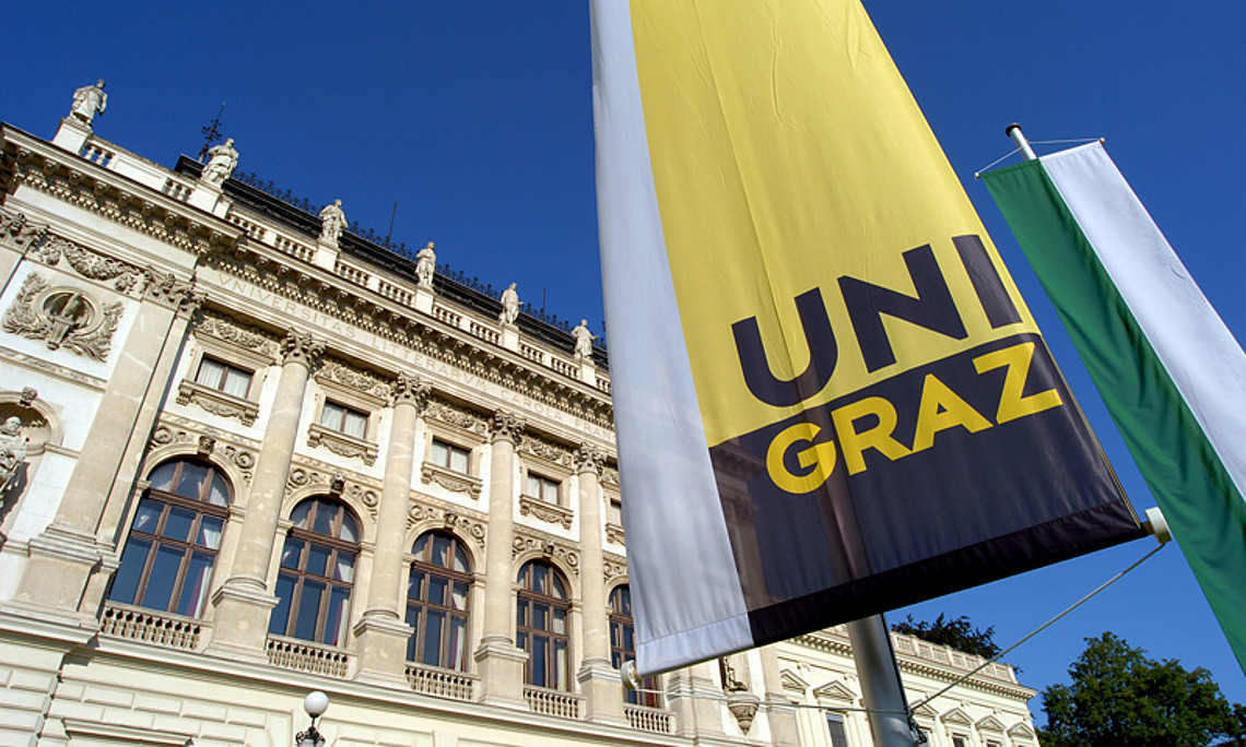 Front des Hauptgebäudes